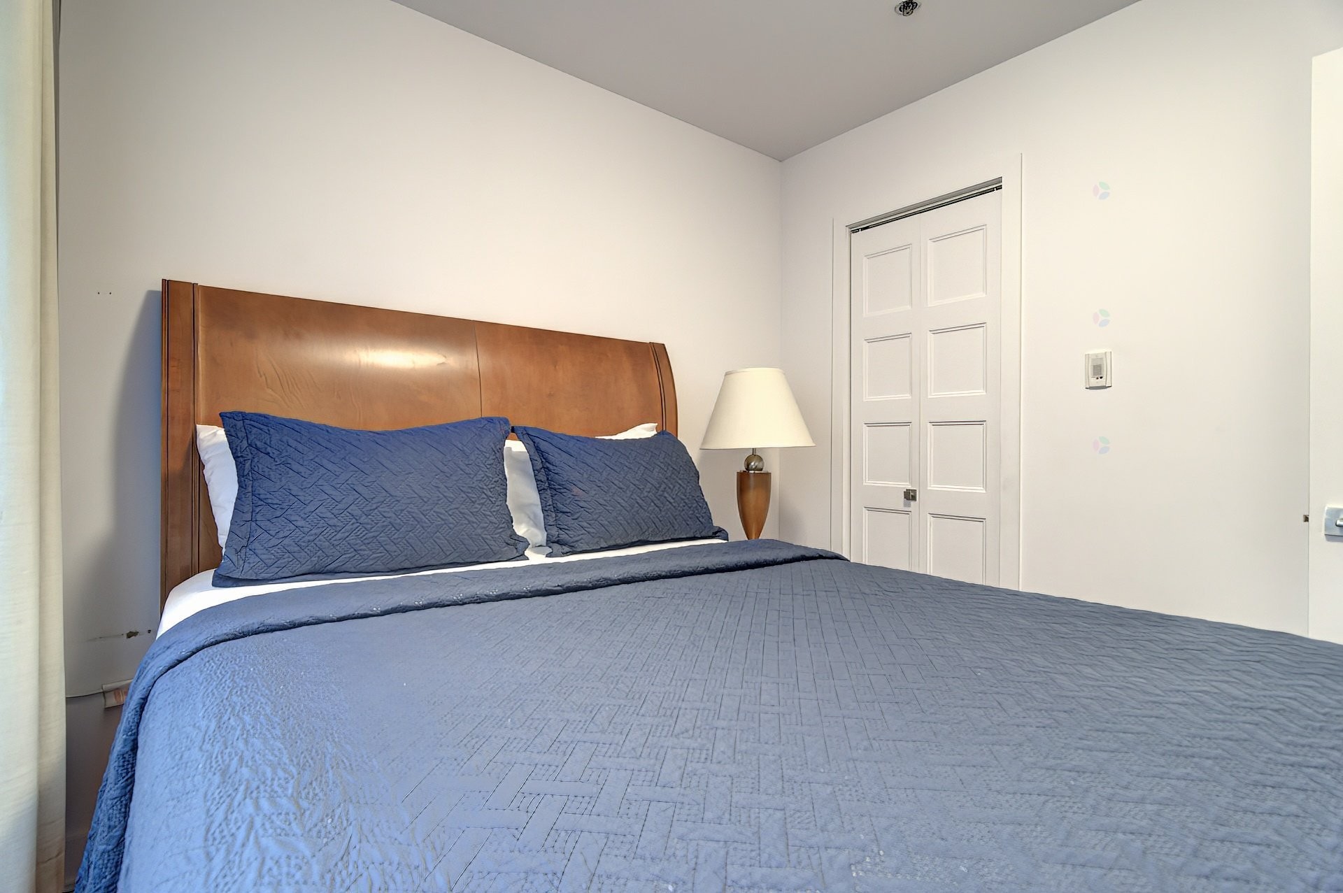 









2001


Av. Beaconsfield

, 315,
Montréal (Côte-des-Neiges/Notre-Dame-de-Grâce),




QC
H4A2G5

