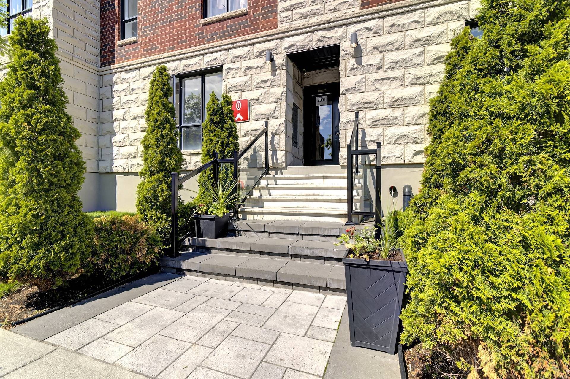 









2001


Av. Beaconsfield

, 313,
Montréal (Côte-des-Neiges/Notre-Dame-de-Grâce),




QC
H4A2G5

