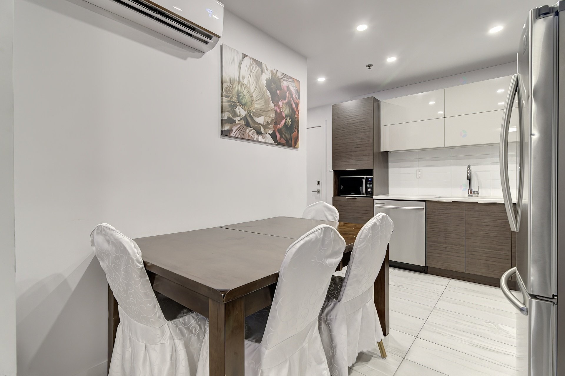 









2001


Av. Beaconsfield

, 313,
Montréal (Côte-des-Neiges/Notre-Dame-de-Grâce),




QC
H4A2G5

