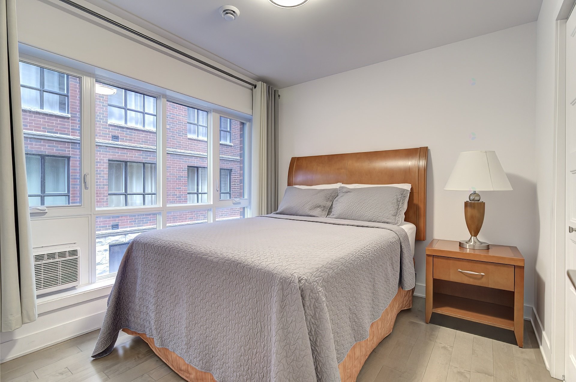 









2001


Av. Beaconsfield

, 313,
Montréal (Côte-des-Neiges/Notre-Dame-de-Grâce),




QC
H4A2G5

