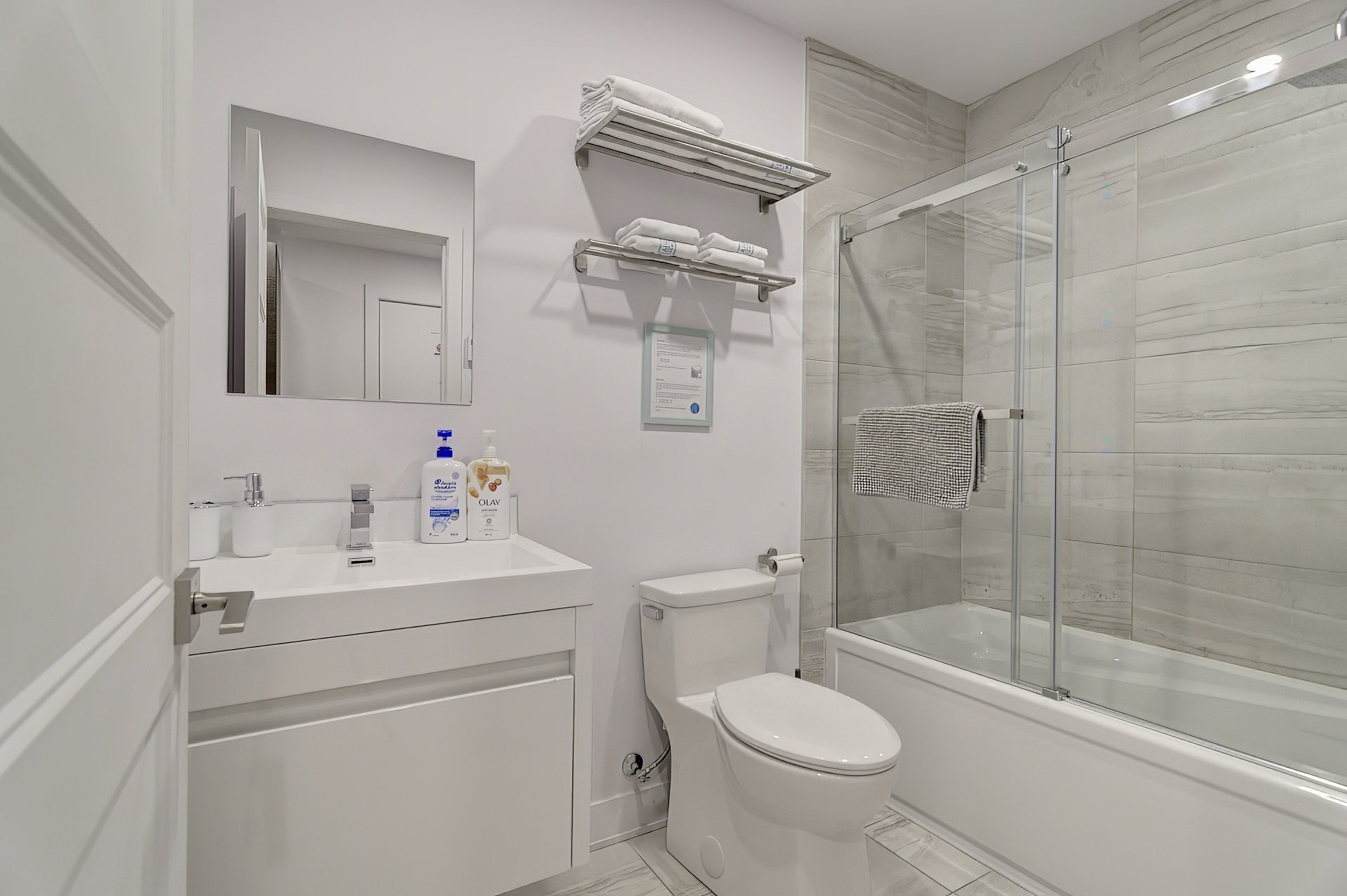 









2001


Av. Beaconsfield

, 313,
Montréal (Côte-des-Neiges/Notre-Dame-de-Grâce),




QC
H4A2G5

