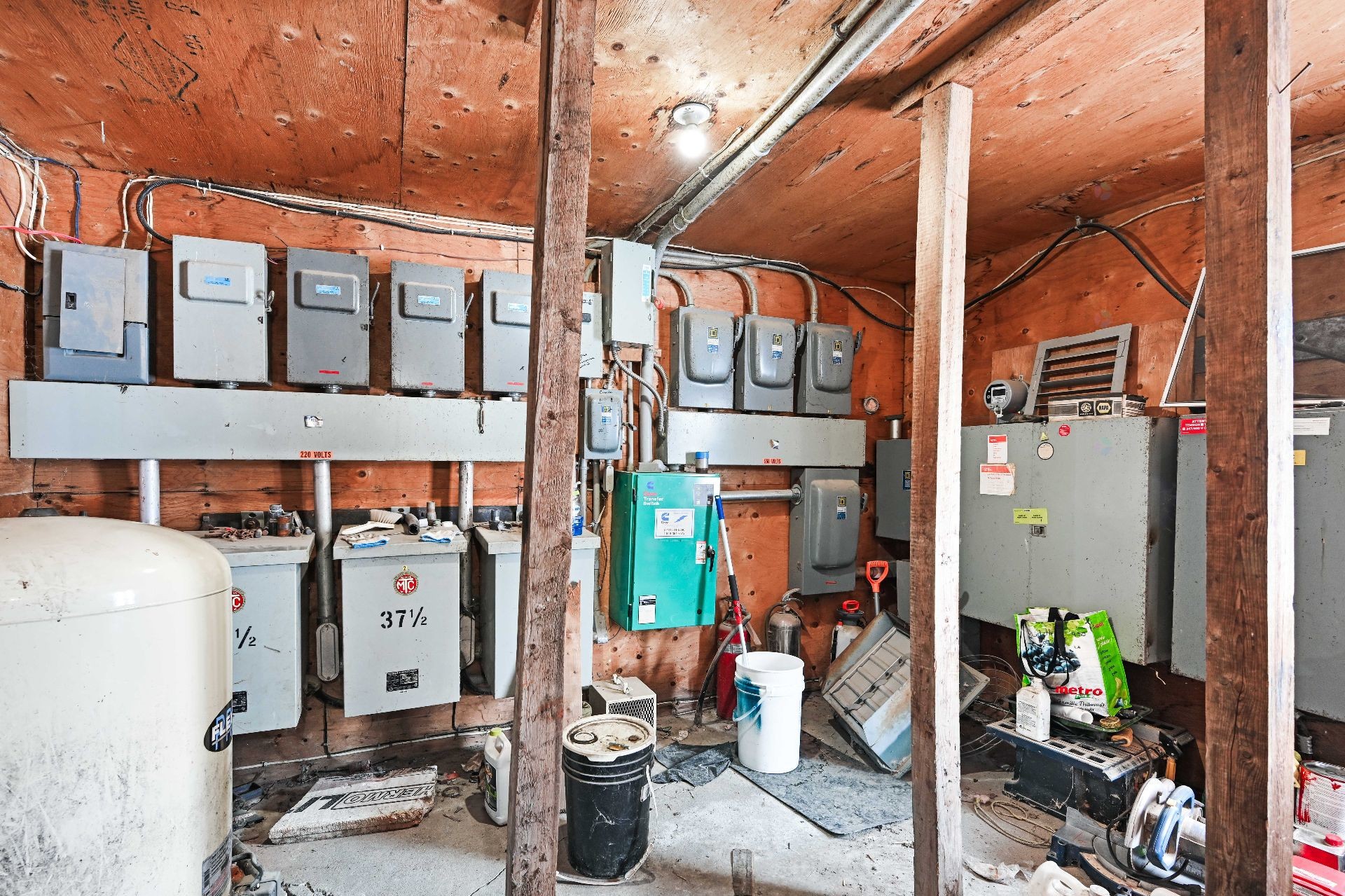 









2402


2e Rue

,
Sainte-Sophie,







QC
J5J1N5

