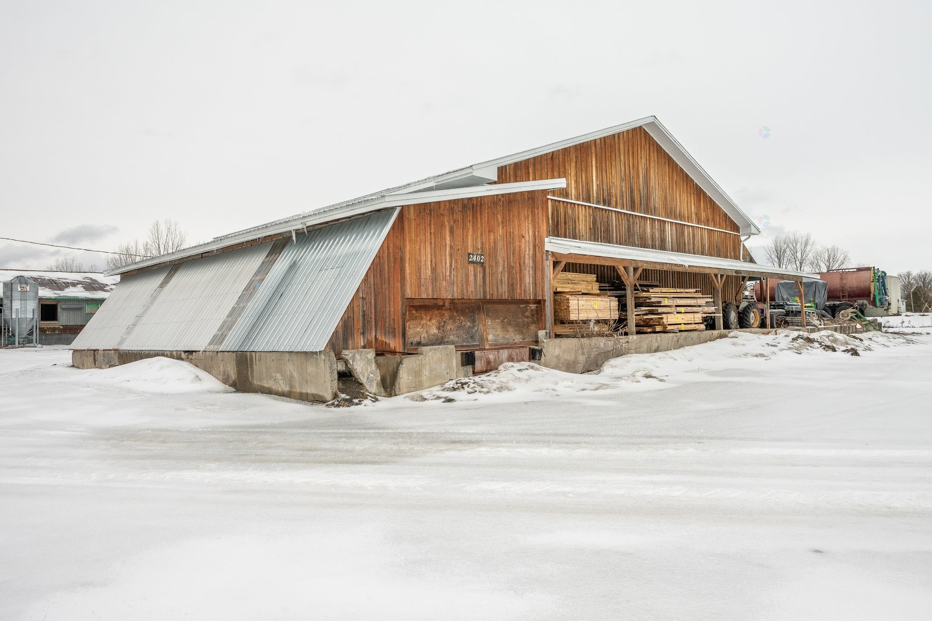 









2402


2e Rue

,
Sainte-Sophie,







QC
J5J1N5

