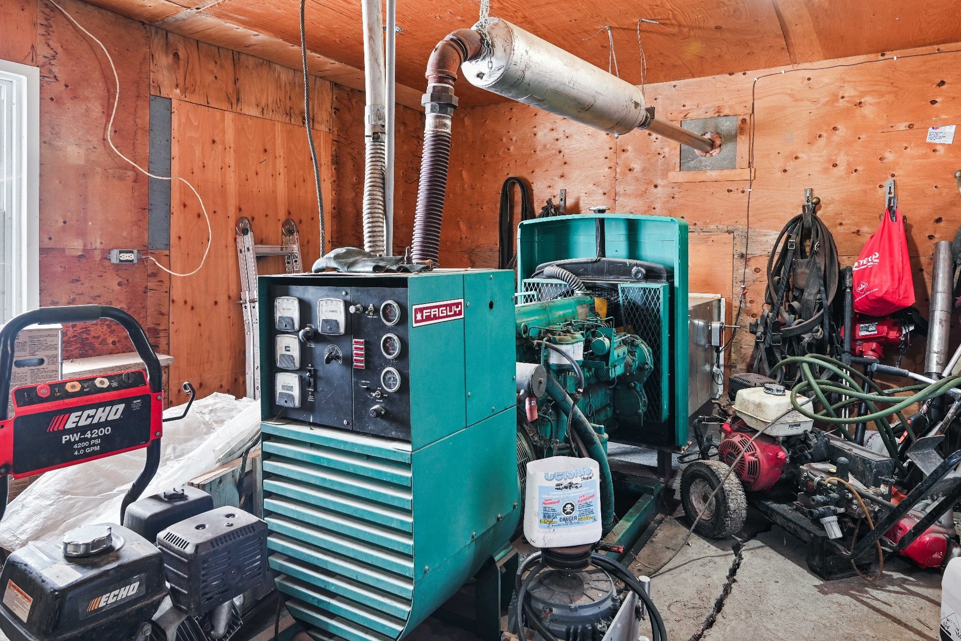 









2402


2e Rue

,
Sainte-Sophie,







QC
J5J1N5

