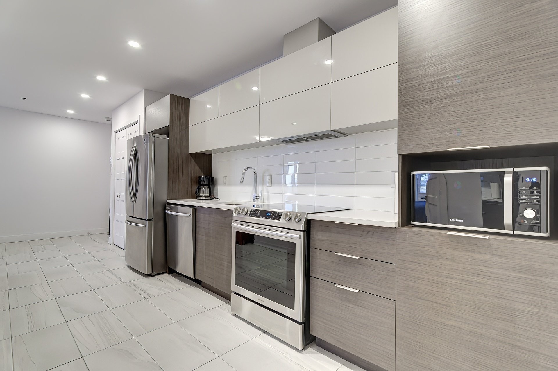 









2001


Av. Beaconsfield

, 415,
Montréal (Côte-des-Neiges/Notre-Dame-de-Grâce),




QC
H4A2G5

