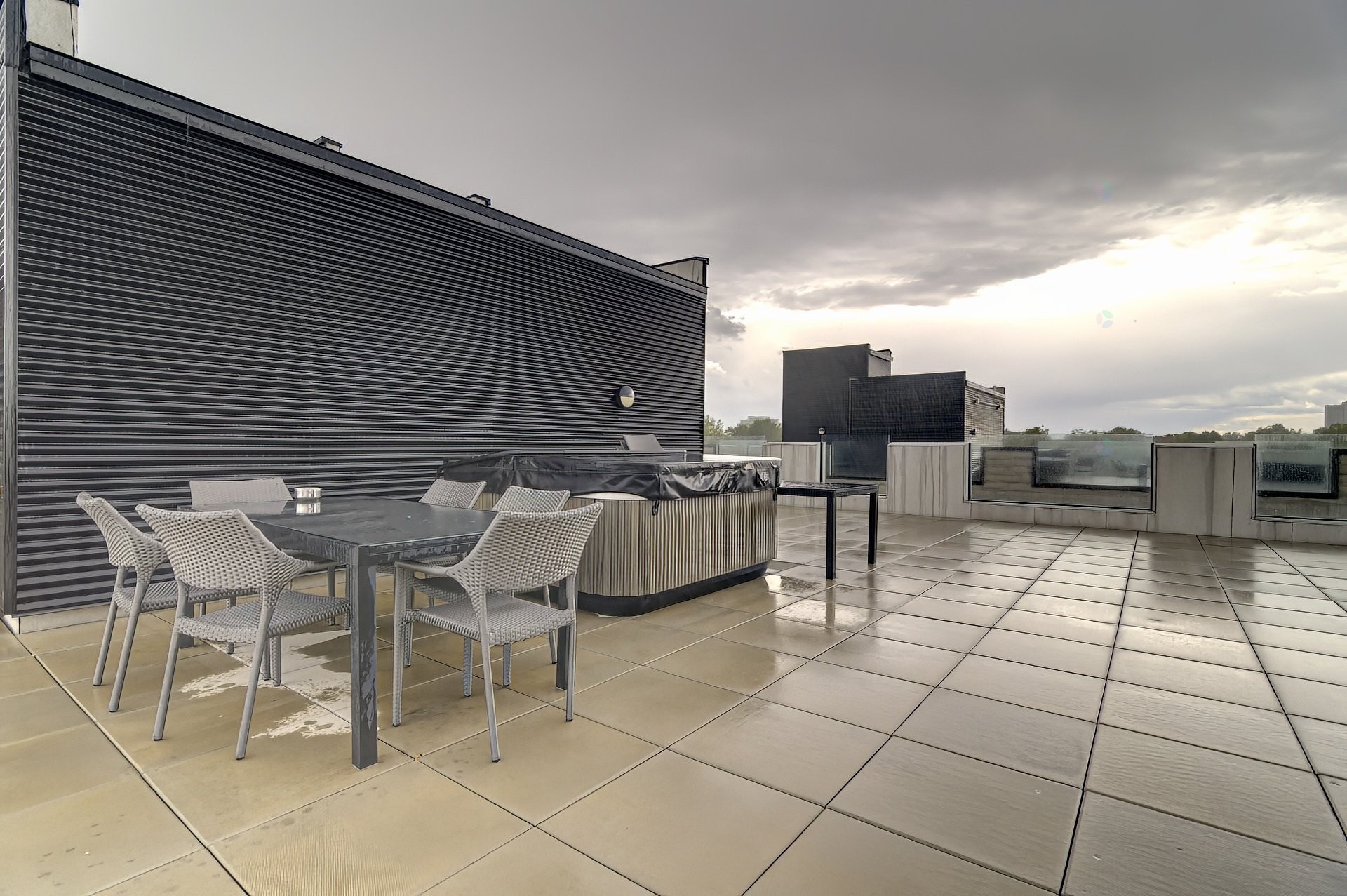 









2001


Av. Beaconsfield

, 415,
Montréal (Côte-des-Neiges/Notre-Dame-de-Grâce),




QC
H4A2G5

