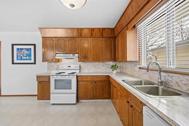 









35


Masterton

CR,
Winnipeg,




MB
R2P 0M8

