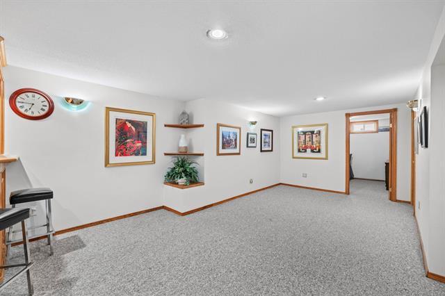 









35


Masterton

CR,
Winnipeg,




MB
R2P 0M8

