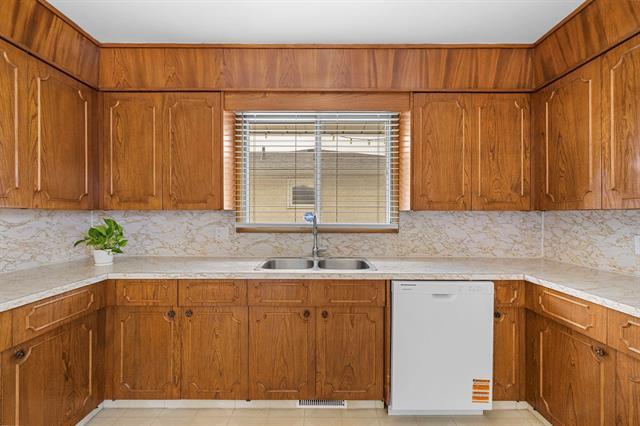 









35


Masterton

CR,
Winnipeg,




MB
R2P 0M8

