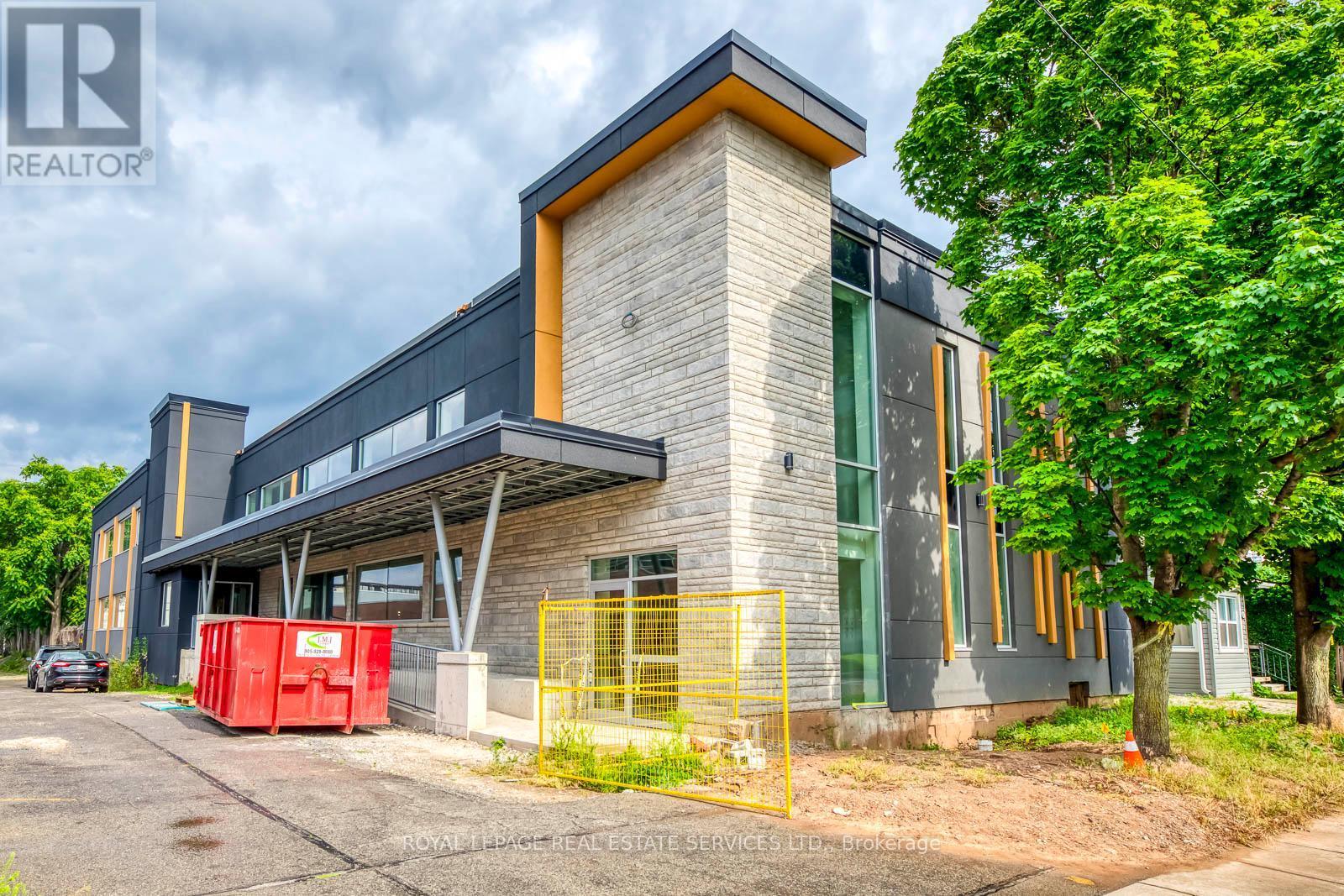 












102 - 401 VICTORIA AVENUE N

,
Hamilton,




Ontario
L8L5G7

