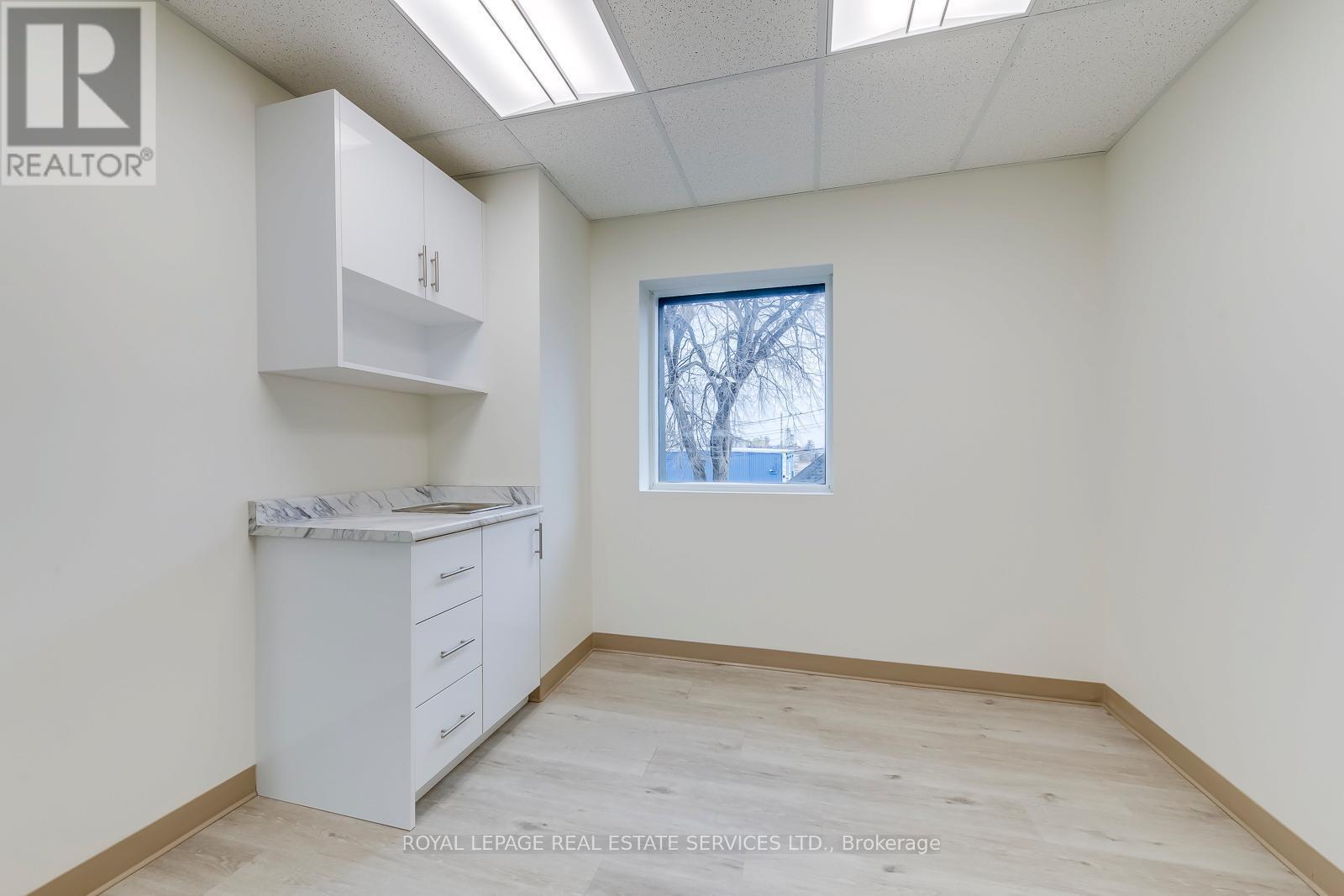 












102 - 401 VICTORIA AVENUE N

,
Hamilton,




Ontario
L8L5G7

