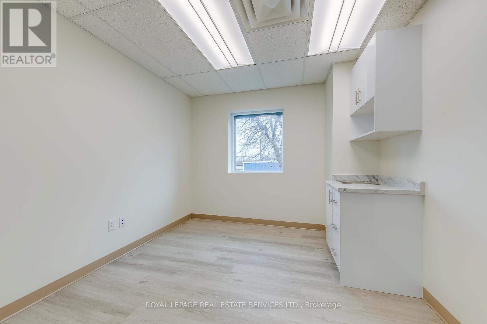 












102 - 401 VICTORIA AVENUE N

,
Hamilton,




Ontario
L8L5G7

