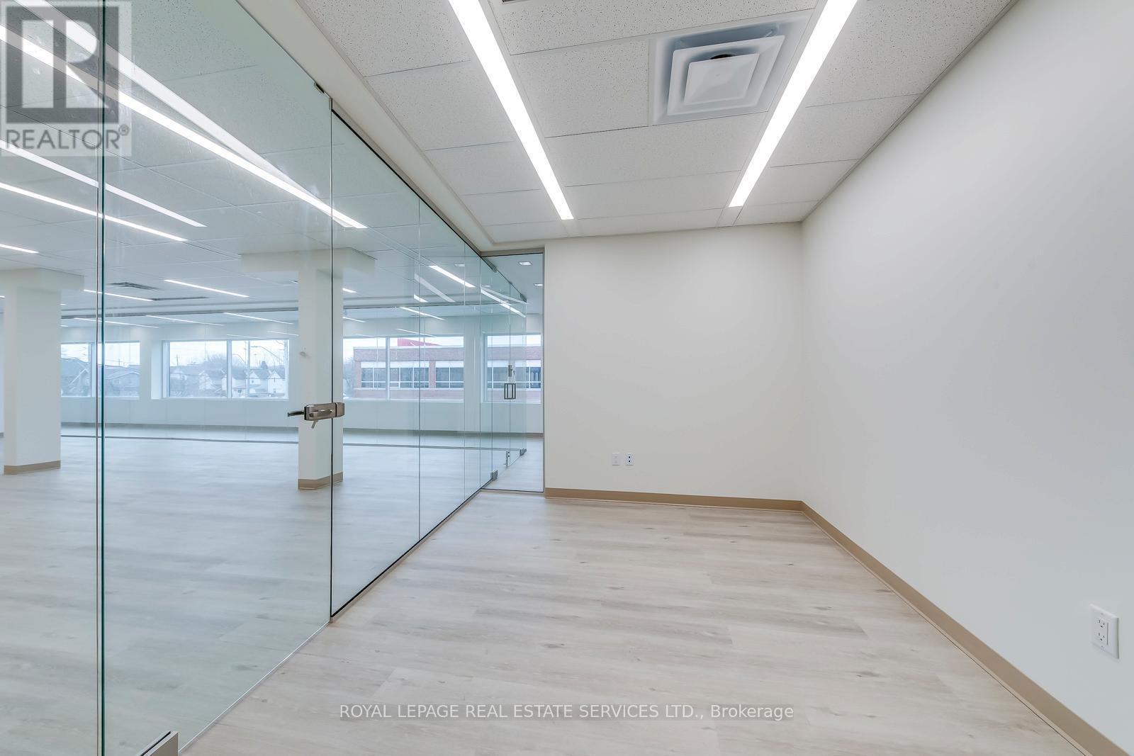 












102 - 401 VICTORIA AVENUE N

,
Hamilton,




Ontario
L8L5G7

