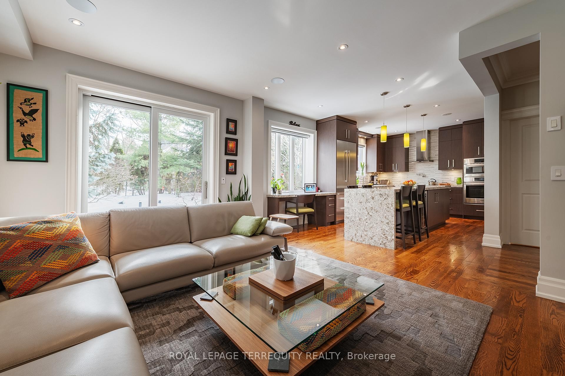 









19


Bannon

Avenue,
Toronto,




ON
M8X 1T6

