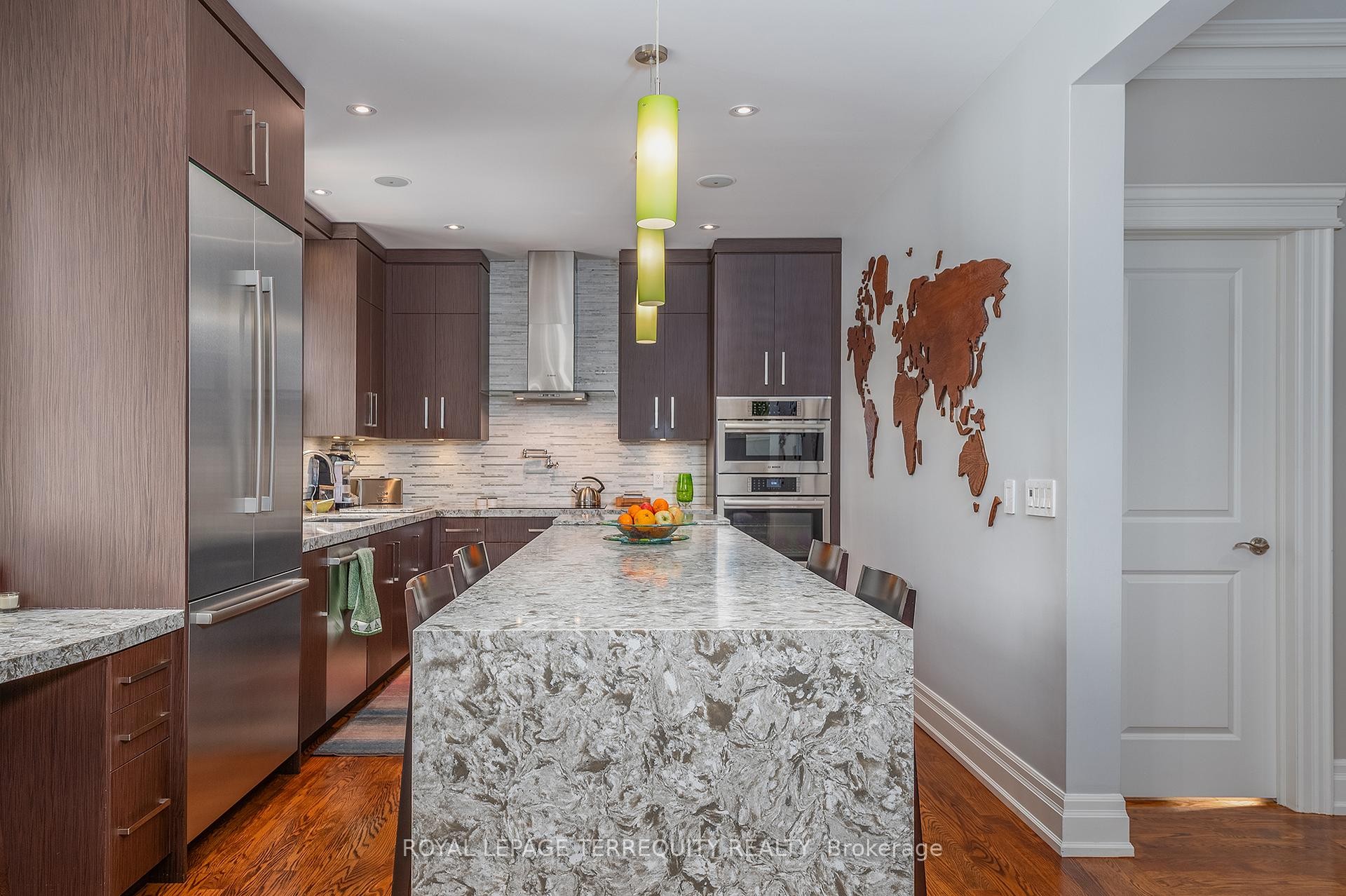 









19


Bannon

Avenue,
Toronto,




ON
M8X 1T6

