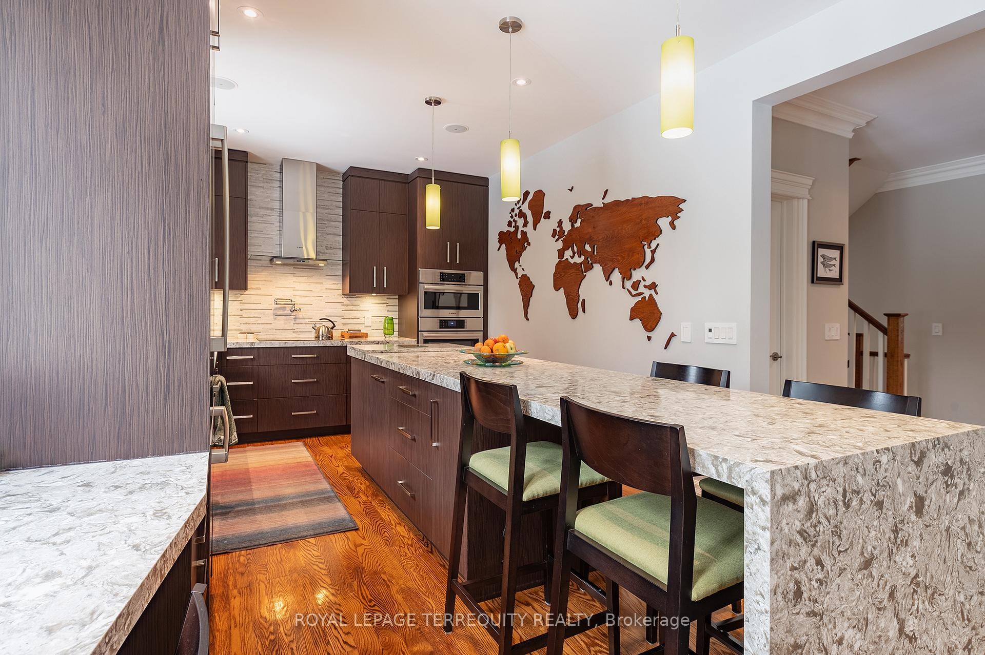 









19


Bannon

Avenue,
Toronto,




ON
M8X 1T6

