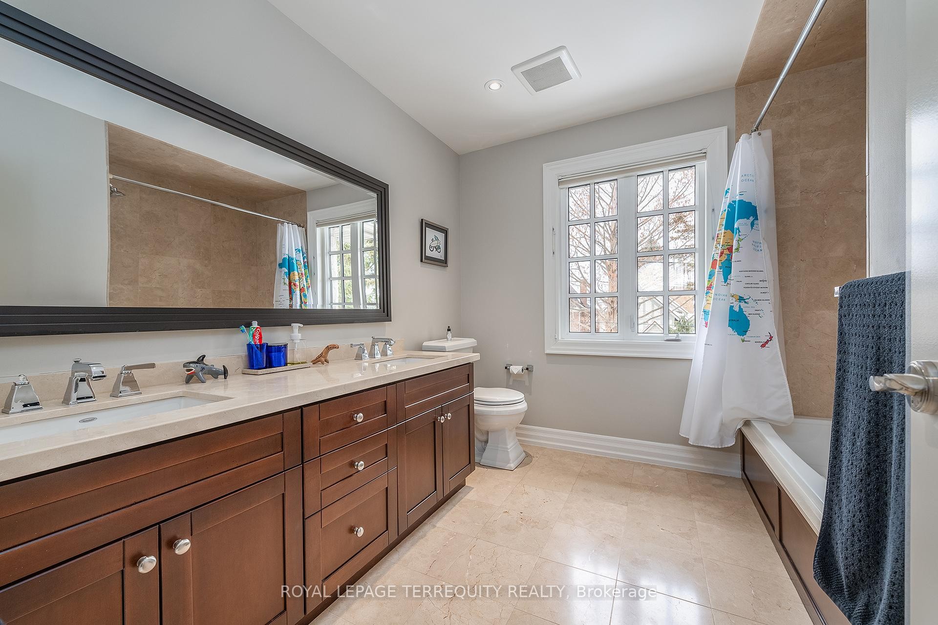 









19


Bannon

Avenue,
Toronto,




ON
M8X 1T6

