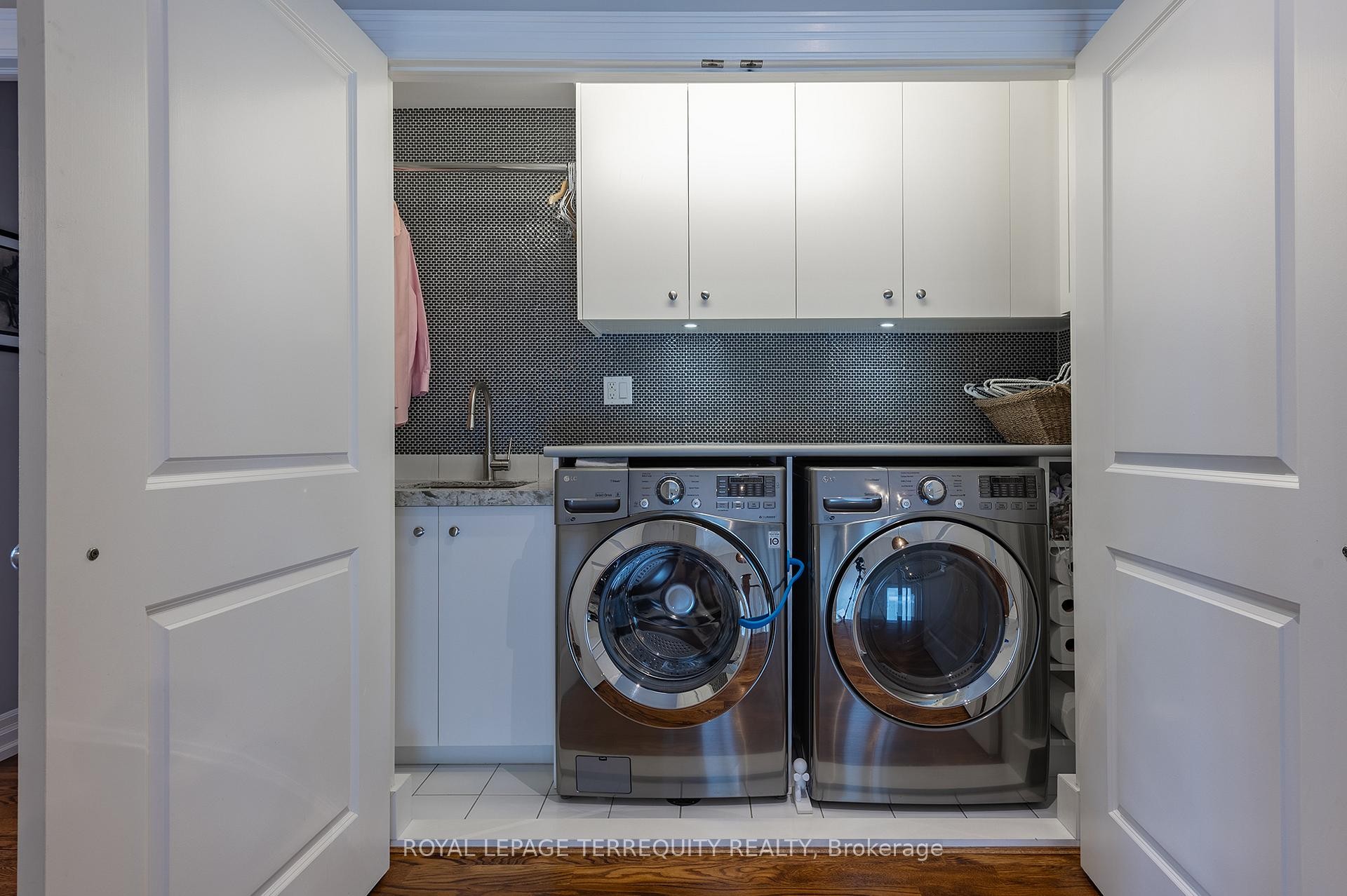 









19


Bannon

Avenue,
Toronto,




ON
M8X 1T6

