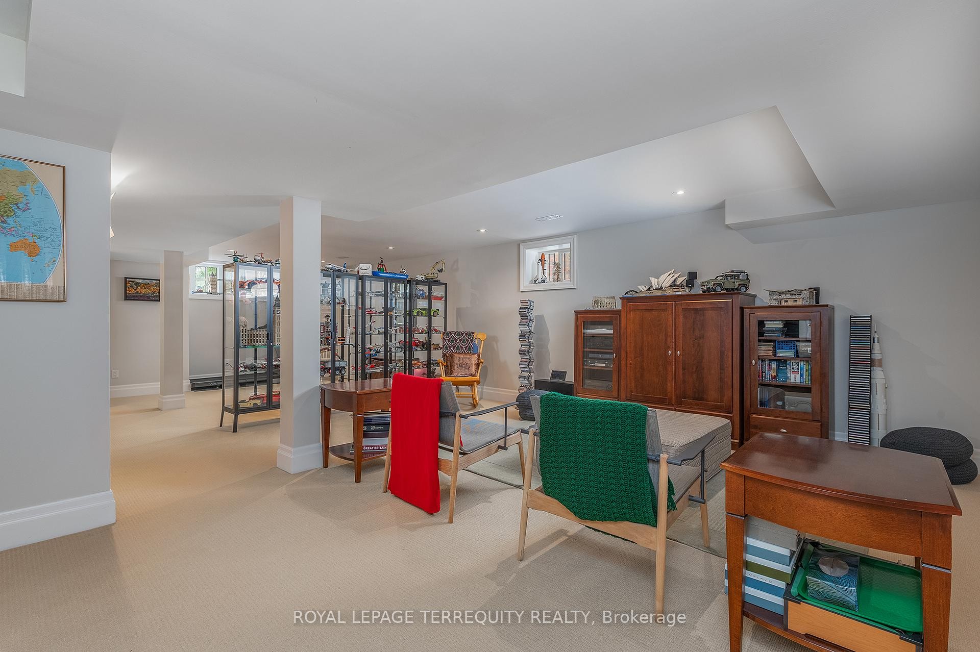 









19


Bannon

Avenue,
Toronto,




ON
M8X 1T6


