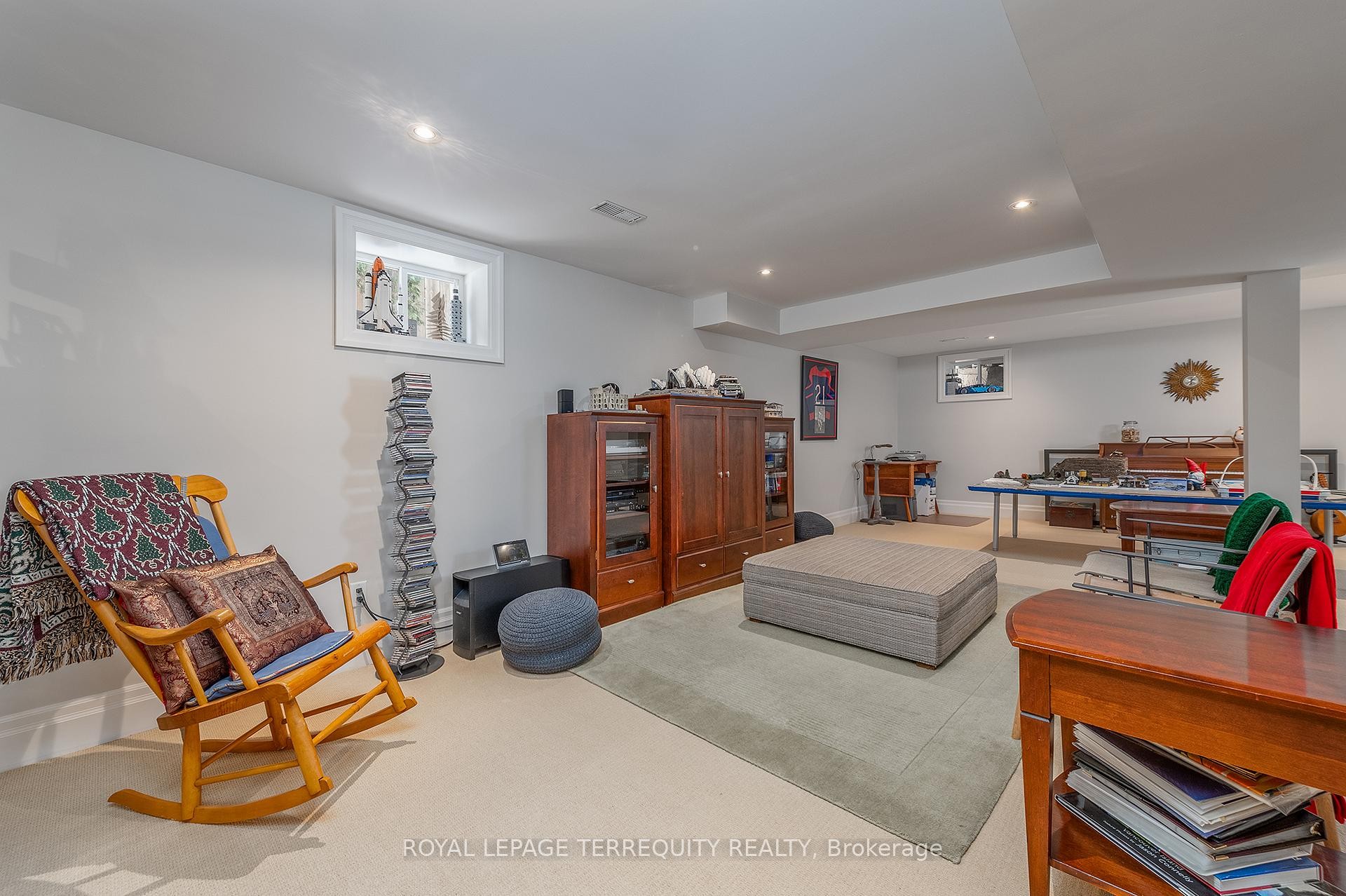 









19


Bannon

Avenue,
Toronto,




ON
M8X 1T6

