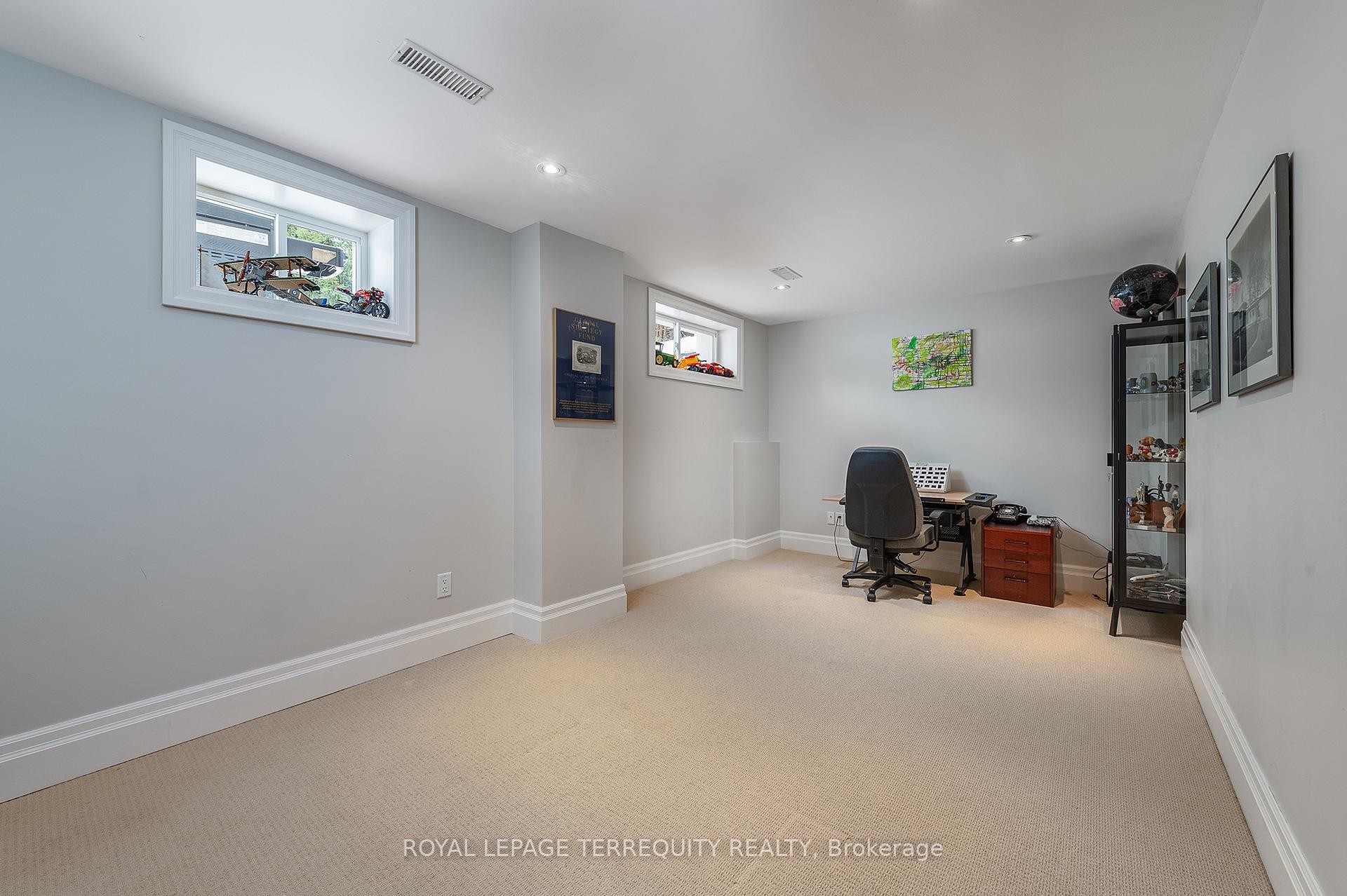 









19


Bannon

Avenue,
Toronto,




ON
M8X 1T6

