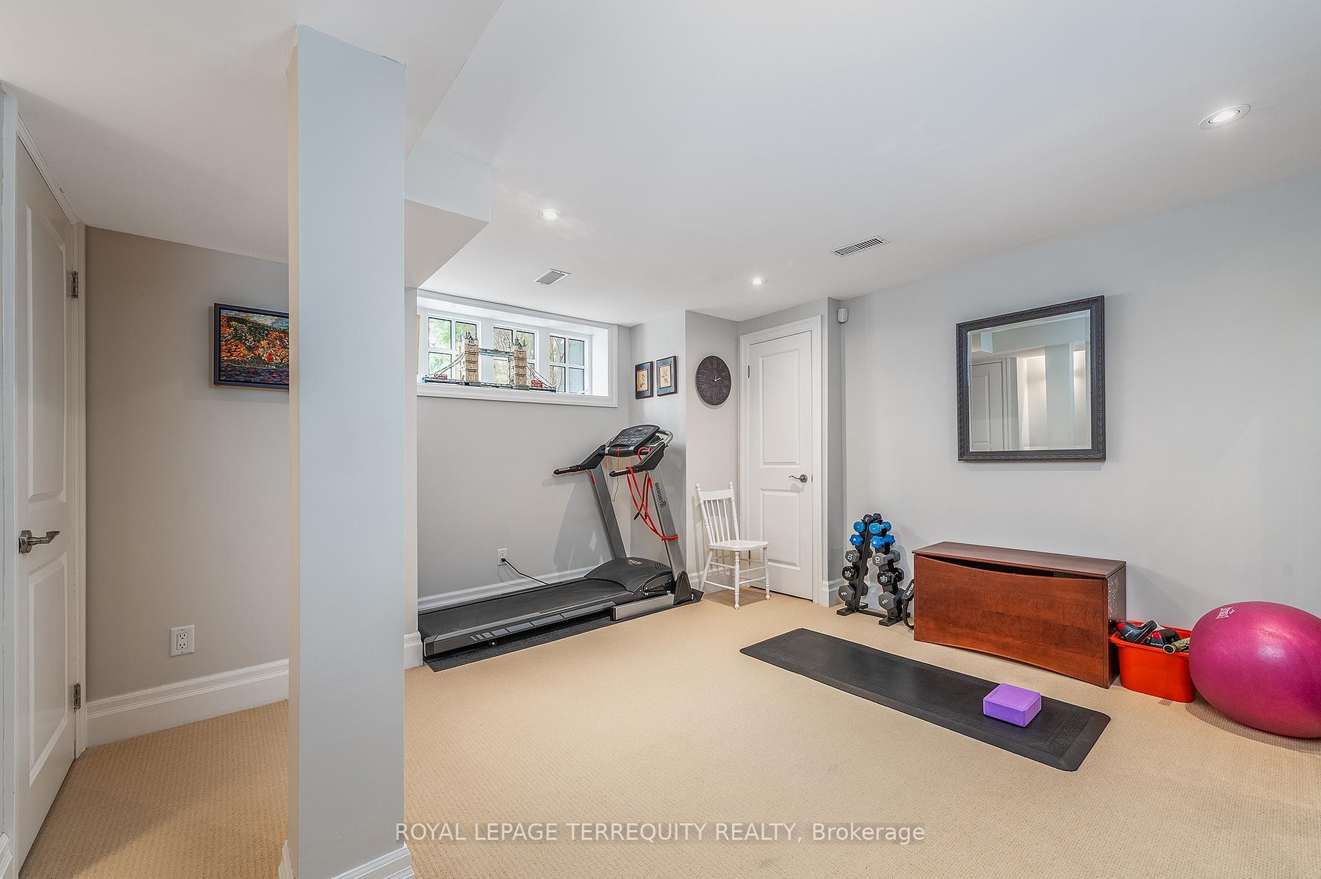 









19


Bannon

Avenue,
Toronto,




ON
M8X 1T6

