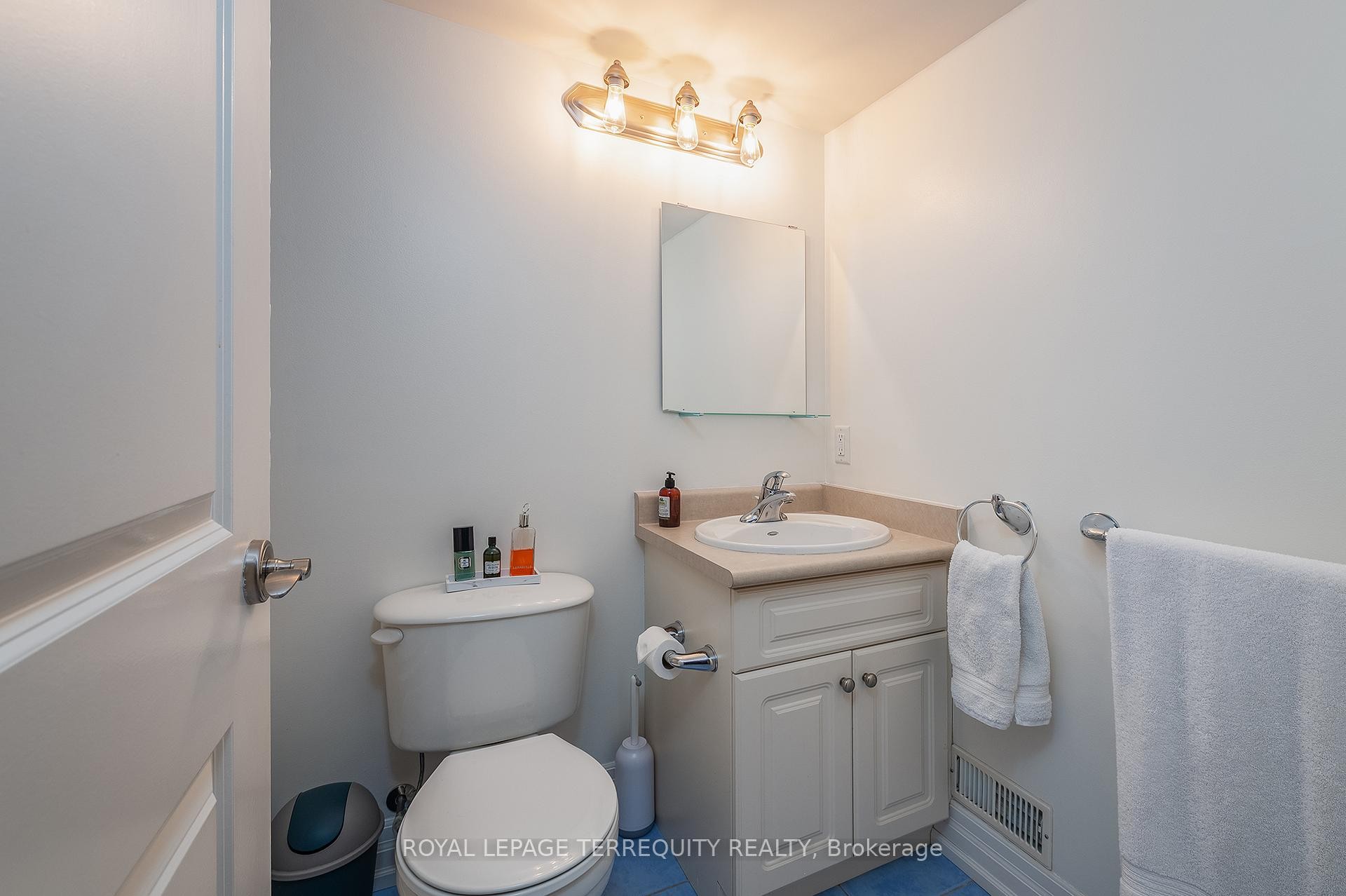 









19


Bannon

Avenue,
Toronto,




ON
M8X 1T6

