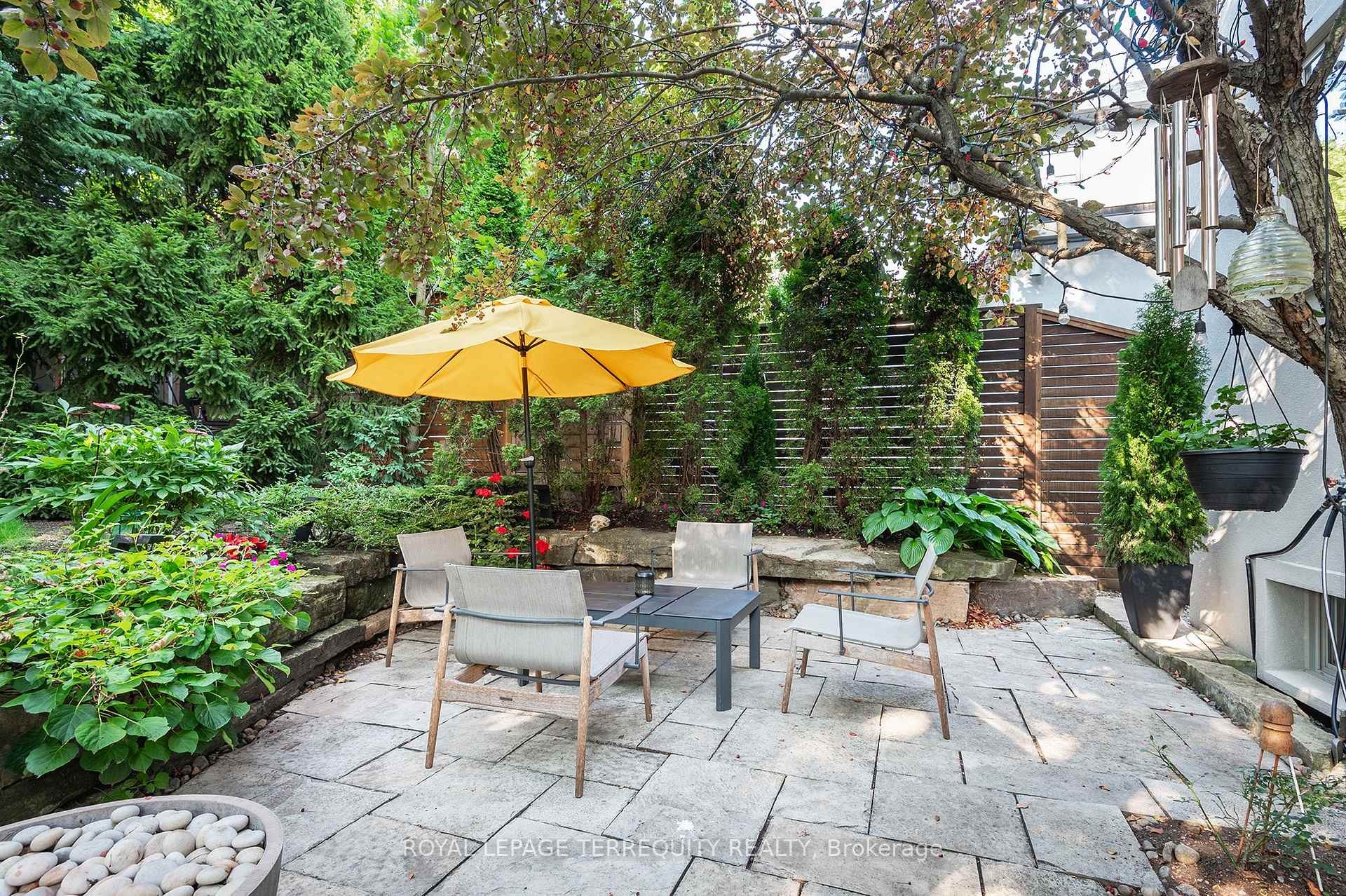 









19


Bannon

Avenue,
Toronto,




ON
M8X 1T6

