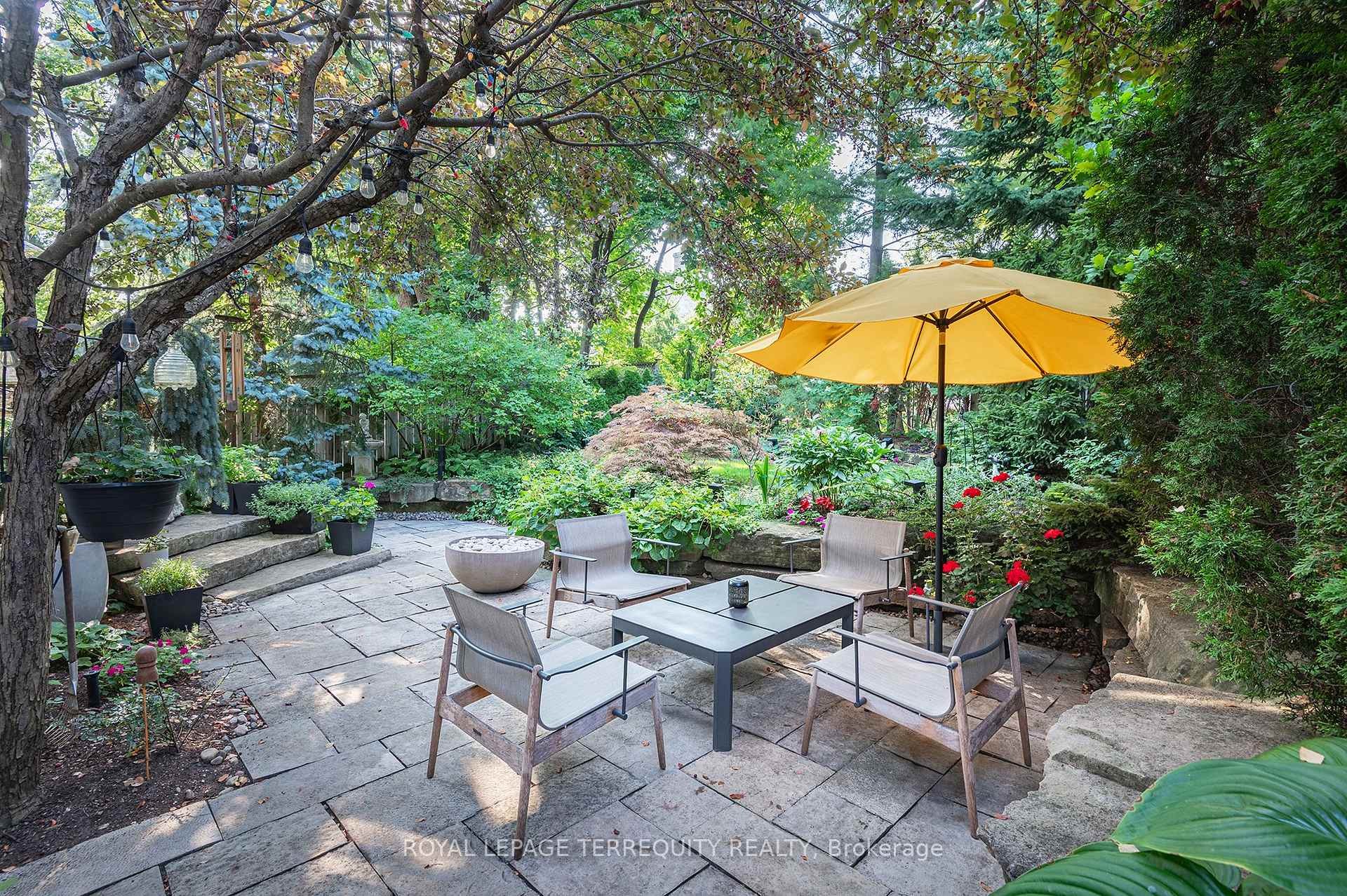 









19


Bannon

Avenue,
Toronto,




ON
M8X 1T6

