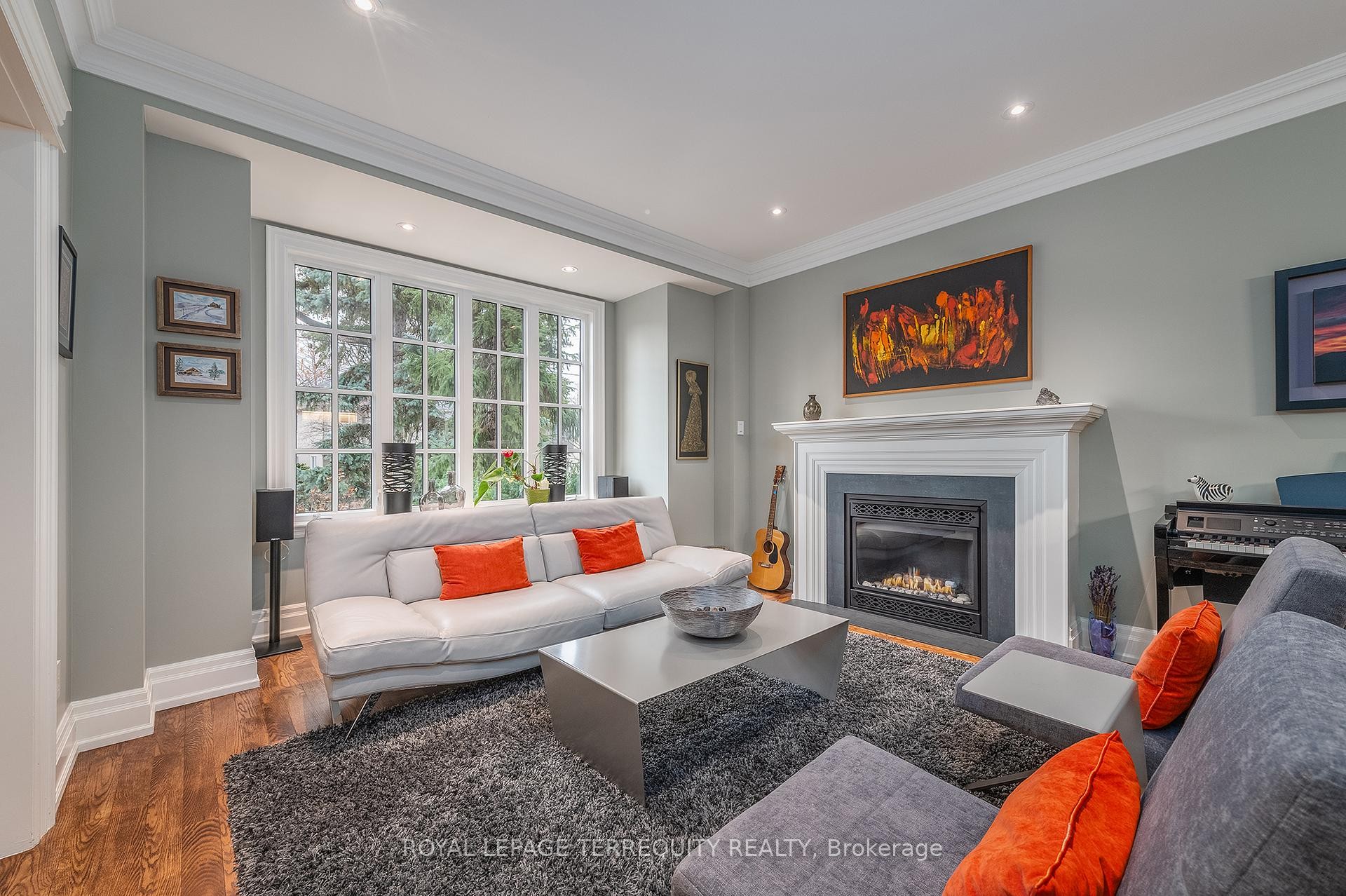 









19


Bannon

Avenue,
Toronto,




ON
M8X 1T6

