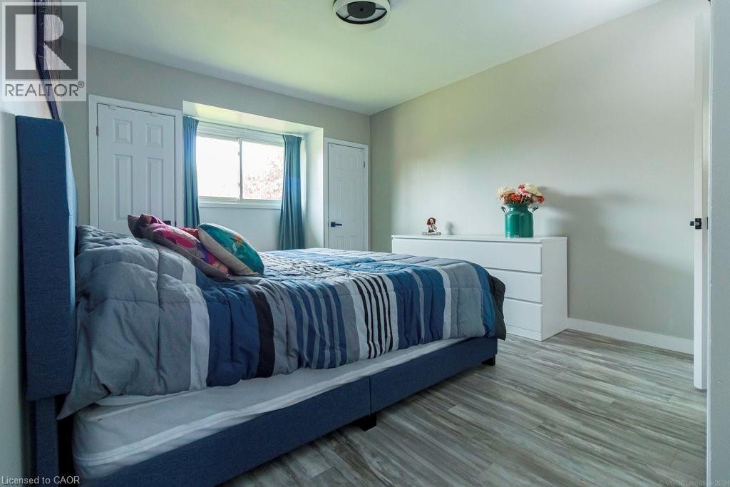 












183 SUNNYRIDGE Road

,
Ancaster,




Ontario
L0R1R0

