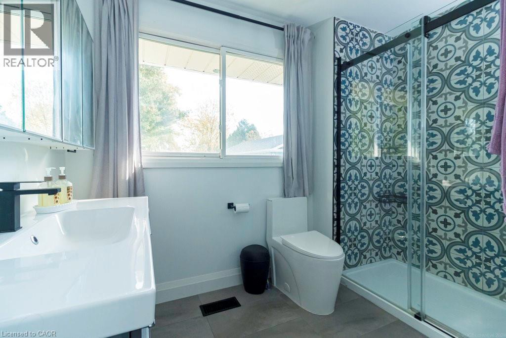 












183 SUNNYRIDGE Road

,
Ancaster,




Ontario
L0R1R0

