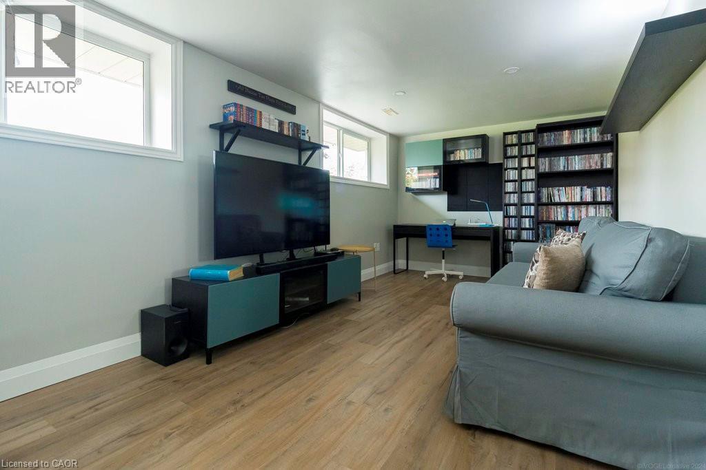 












183 SUNNYRIDGE Road

,
Ancaster,




Ontario
L0R1R0

