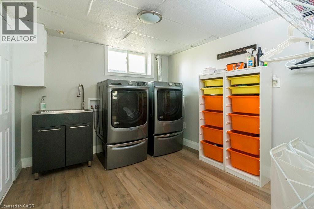 












183 SUNNYRIDGE Road

,
Ancaster,




Ontario
L0R1R0

