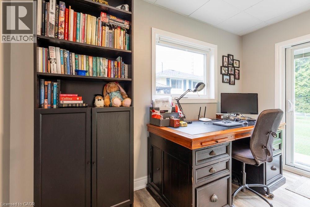 












183 SUNNYRIDGE Road

,
Ancaster,




Ontario
L0R1R0

