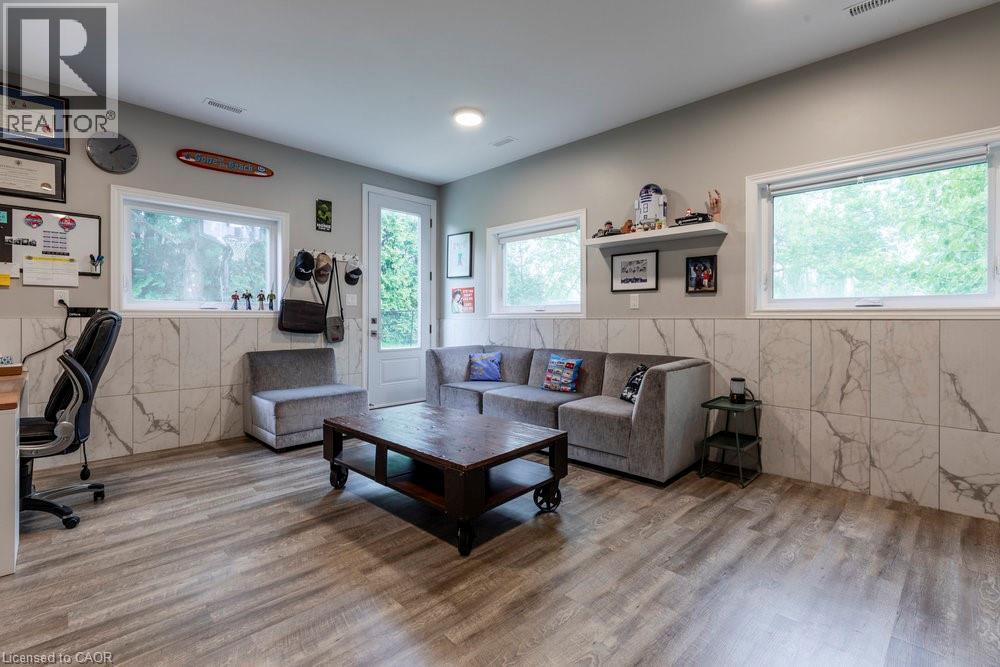 












183 SUNNYRIDGE Road

,
Ancaster,




Ontario
L0R1R0

