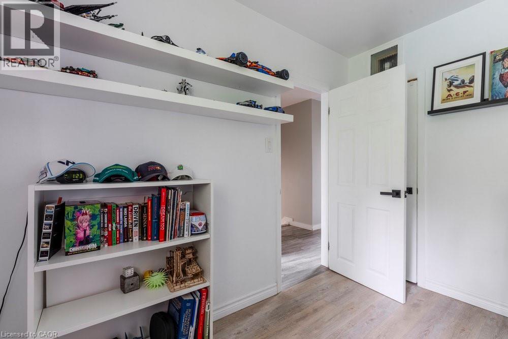 












183 SUNNYRIDGE Road

,
Ancaster,




Ontario
L0R1R0

