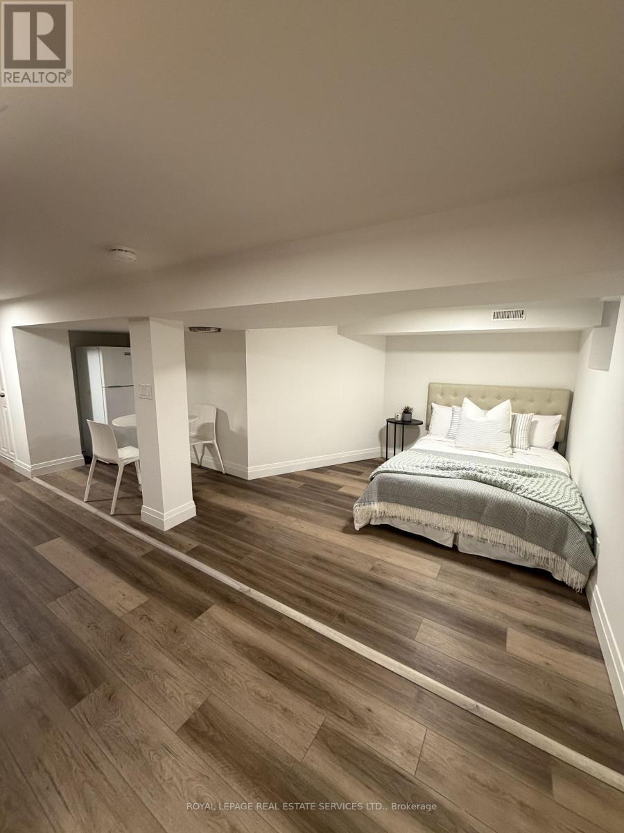 












BASEMENT - 71 VERNON STREET

,
Toronto,




Ontario
M6P1S9

