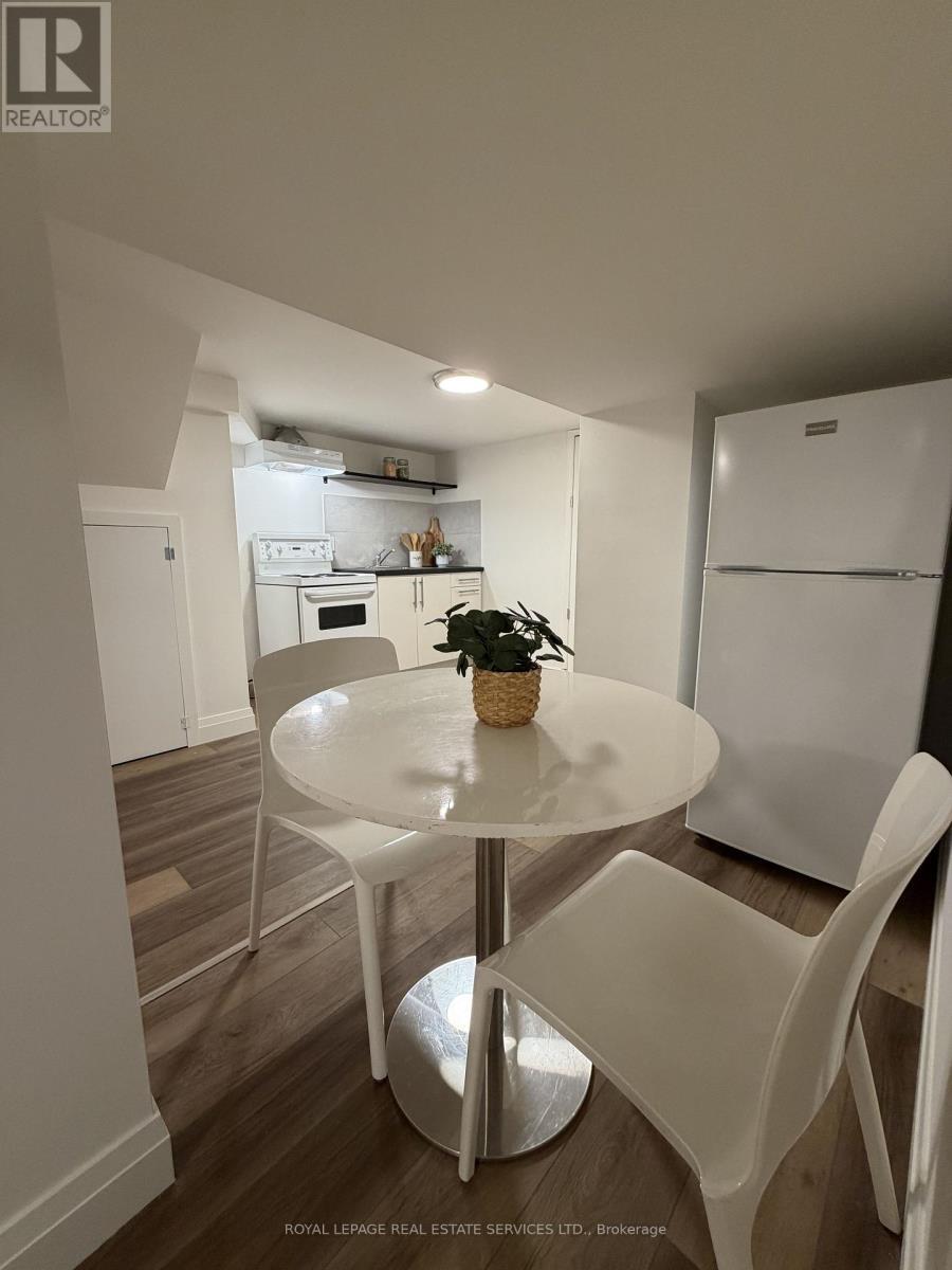 












BASEMENT - 71 VERNON STREET

,
Toronto,




Ontario
M6P1S9

