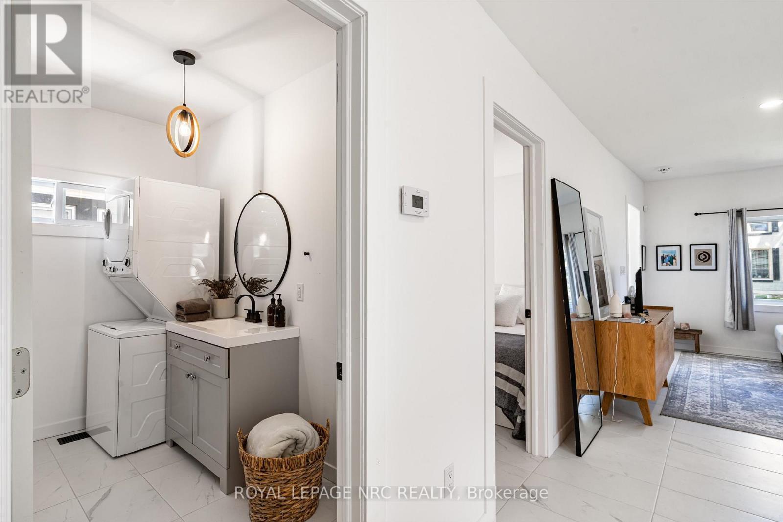 












37 LOCK STREET

,
St. Catharines (Port Dalhousie),




Ontario
L2N5B8

