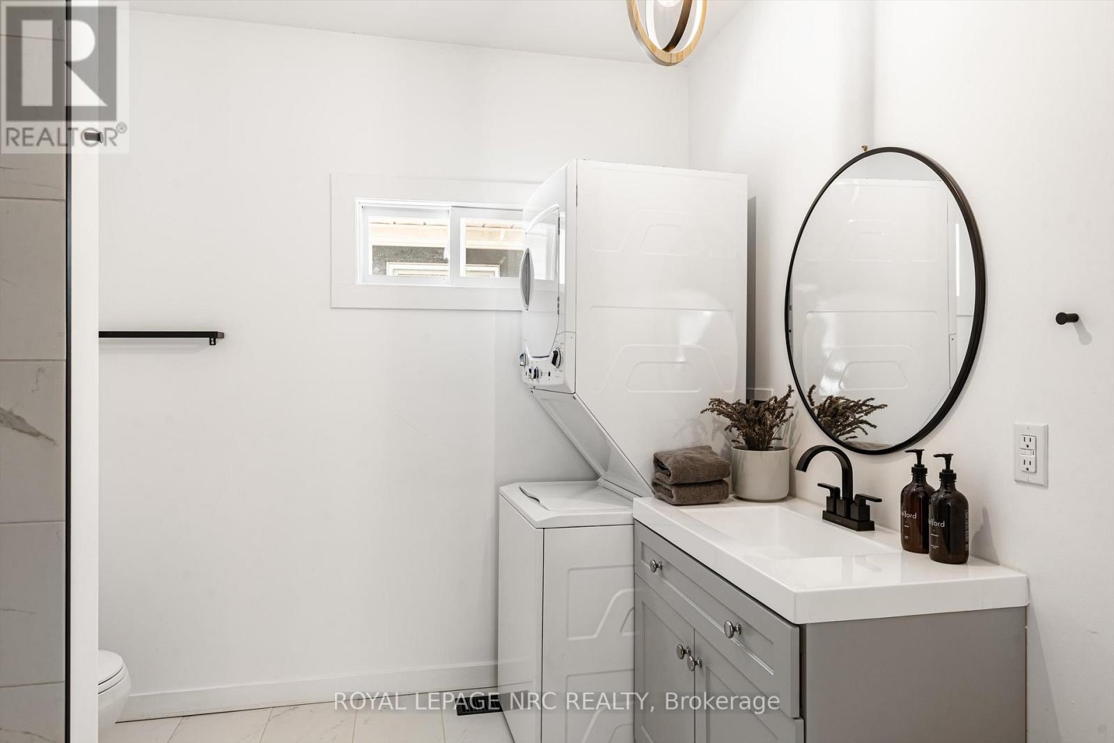 












37 LOCK STREET

,
St. Catharines (Port Dalhousie),




Ontario
L2N5B8

