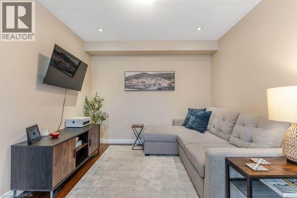 












71 GARTH MASSEY Drive Unit# 71

,
Cambridge,




Ontario
N1T2G8

