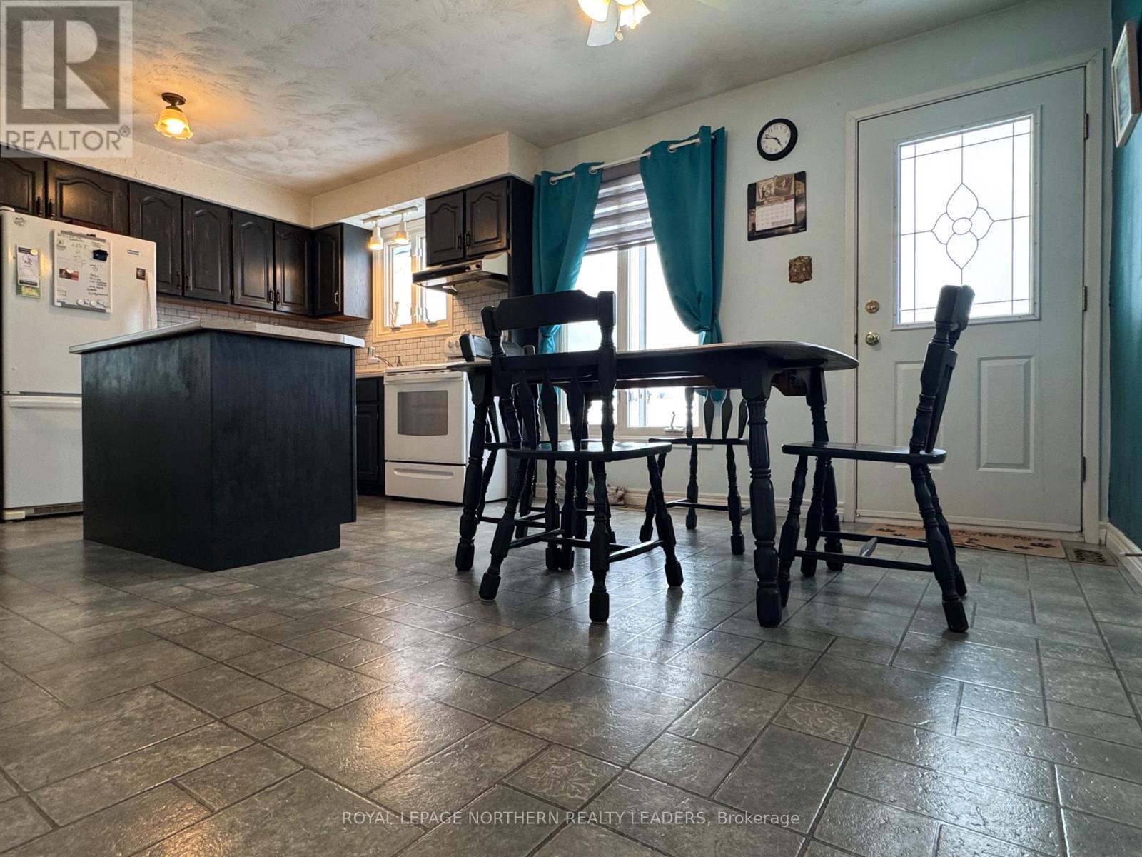 












47 DOYON ST FAUQUIER

,
Kapuskasing,




Ontario
P0L1G0

