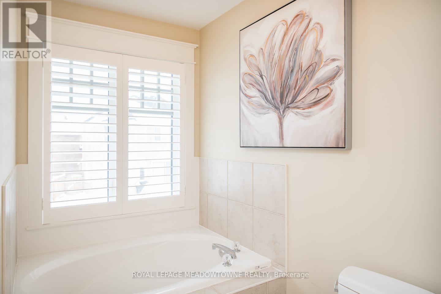 












1592 FRENCH GARDEN

,
Milton,




Ontario
L9T5M4

