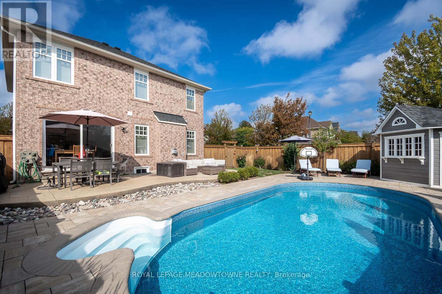 












1592 FRENCH GARDEN

,
Milton,




Ontario
L9T5M4

