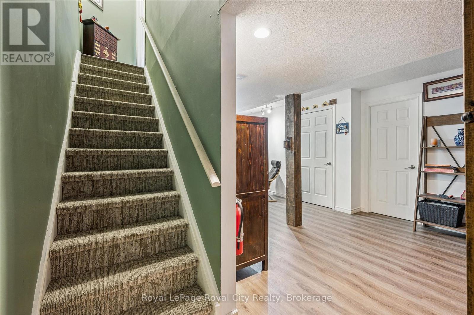 












21 MARILYN DRIVE

,
Guelph (Riverside Park),




Ontario
N1H1G9

