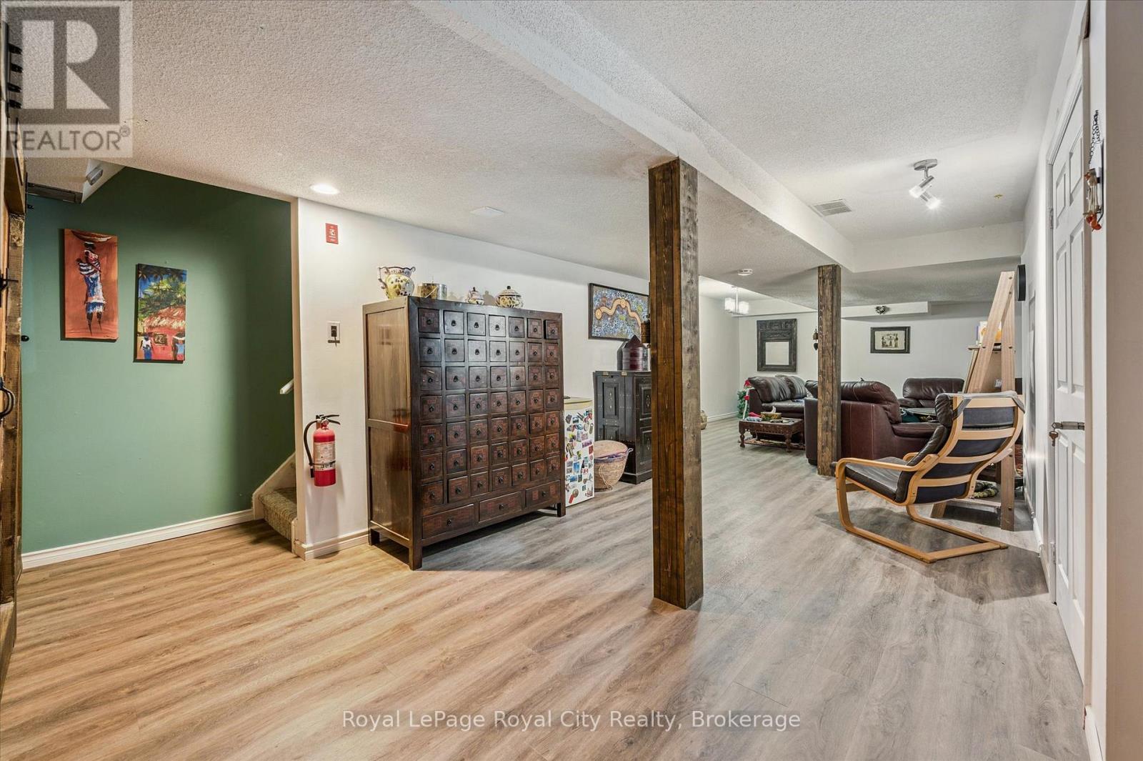 












21 MARILYN DRIVE

,
Guelph (Riverside Park),




Ontario
N1H1G9

