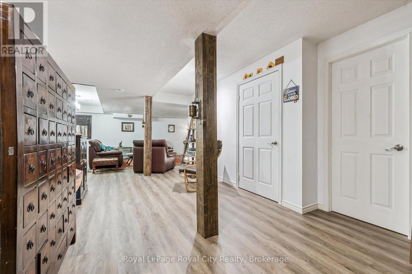 












21 MARILYN DRIVE

,
Guelph (Riverside Park),




Ontario
N1H1G9

