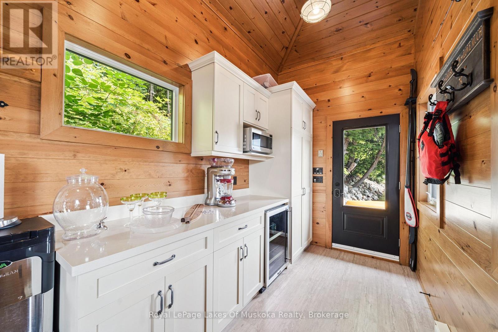 












1319 WOLF CIRCLE

,
Algonquin Highlands (Sherborne),




Ontario
P0A1E0

