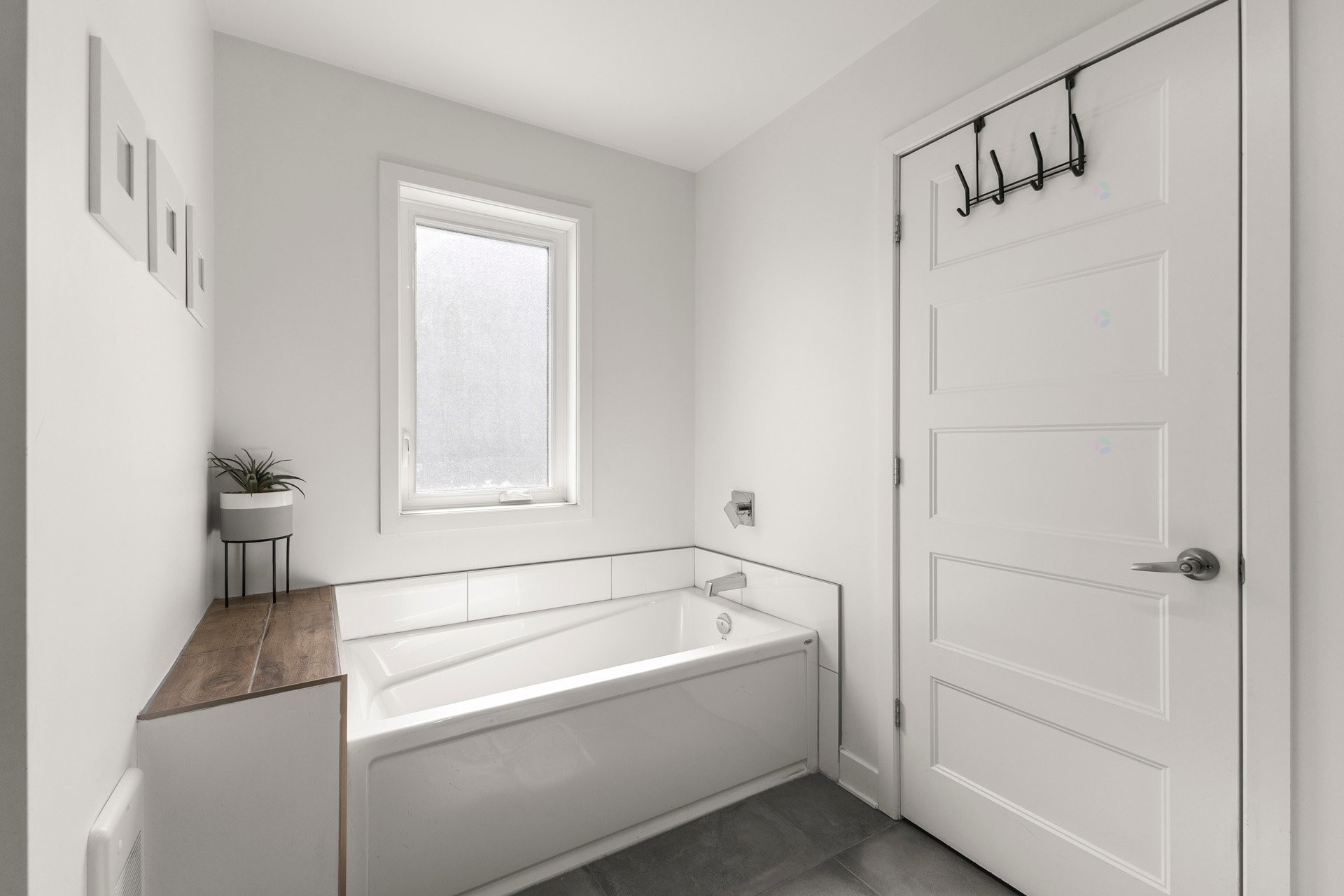 









163

 - 163A


4e Avenue

,
Saint-Zotique,




QC
J0P1Z0

